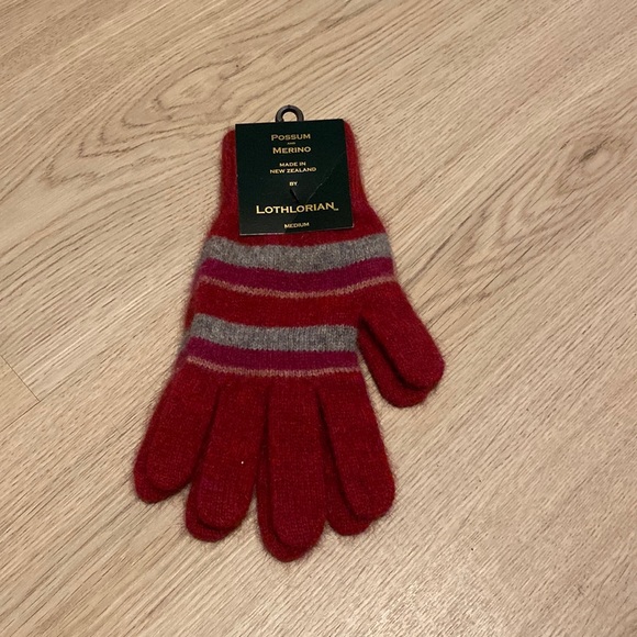 Lothlorian Possum & Merino red and grey possum fiber gloves size M NEVER WORN - Picture 1 of 3